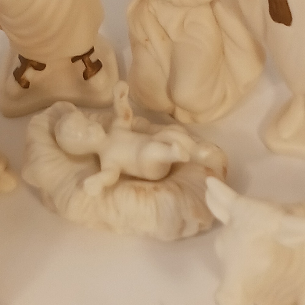 Porcelain Nativity 10 pc. set distributed by Hudson Corp. Ivory Color - Picture 4 of 11